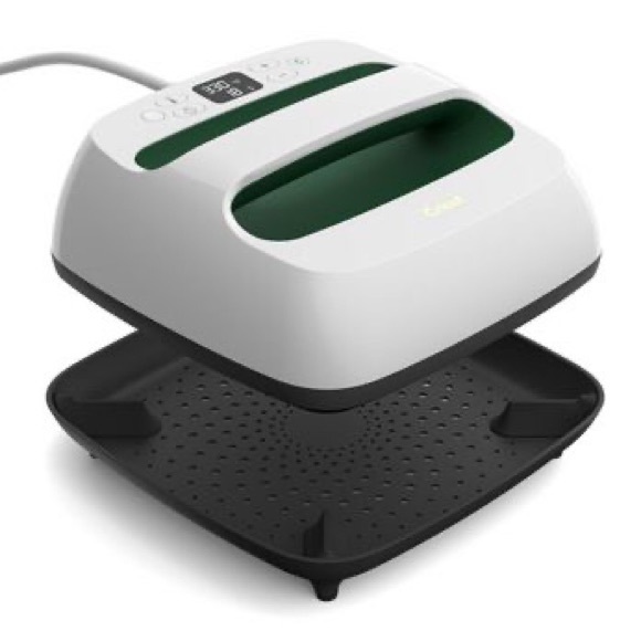 Cricut Easy Press - Picture 2 of 3